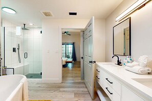 Shower, hair dryer, towels - Gulf front condo with direct beach access, resort amenities, private W&D, WiFi (Orange Beach)