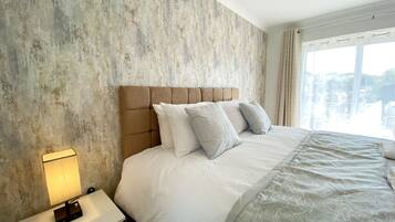 1 Schlafzimmer, individuell dekoriert, individuell eingerichtet