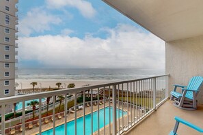 Property grounds - 6th-floor remodeled condo w/ Gulf views, beach access, pools, tennis, & BBQ area (Orange Beach)