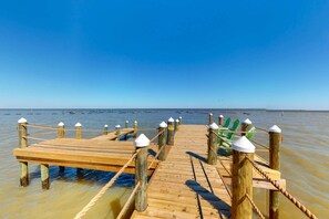 Beach nearby - Bayfront retreat with lovely views, a screened porch & beach access (Dauphin Island)