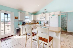 Fridge, microwave, oven, stovetop - Bayfront retreat with lovely views, a screened porch & beach access (Dauphin Island)