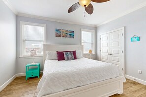 4 bedrooms, iron/ironing board, WiFi, bed sheets - Dog friendly, beach front home with stunning views, gas grill, and elevator (Dauphin Island)