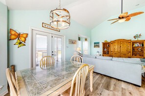 Dining - Dog-friendly beach house with fantastic location, access to water (Dauphin Island)