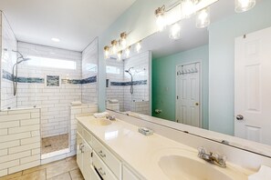 Shower - Dog-friendly beach house with fantastic location, access to water (Dauphin Island)