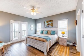 4 bedrooms, iron/ironing board, Internet - Bayfront home with wraparound deck & great water views - dog-friendly (Dauphin Island)