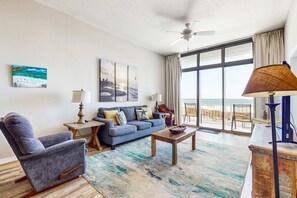 TV, offices - Beachfront condo with stunning views, pool, WiFi, and washer/dryer (Orange Beach)