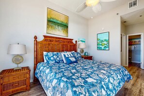 2 bedrooms, iron/ironing board, WiFi, bed sheets - Beachfront condo with stunning views, pool, WiFi, and washer/dryer (Orange Beach)