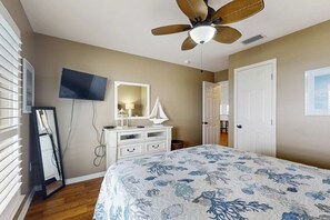 4 bedrooms, iron/ironing board, Internet, bed sheets - Beach Front house with breathtaking views, free WiFi, full kitchen (Dauphin Island)