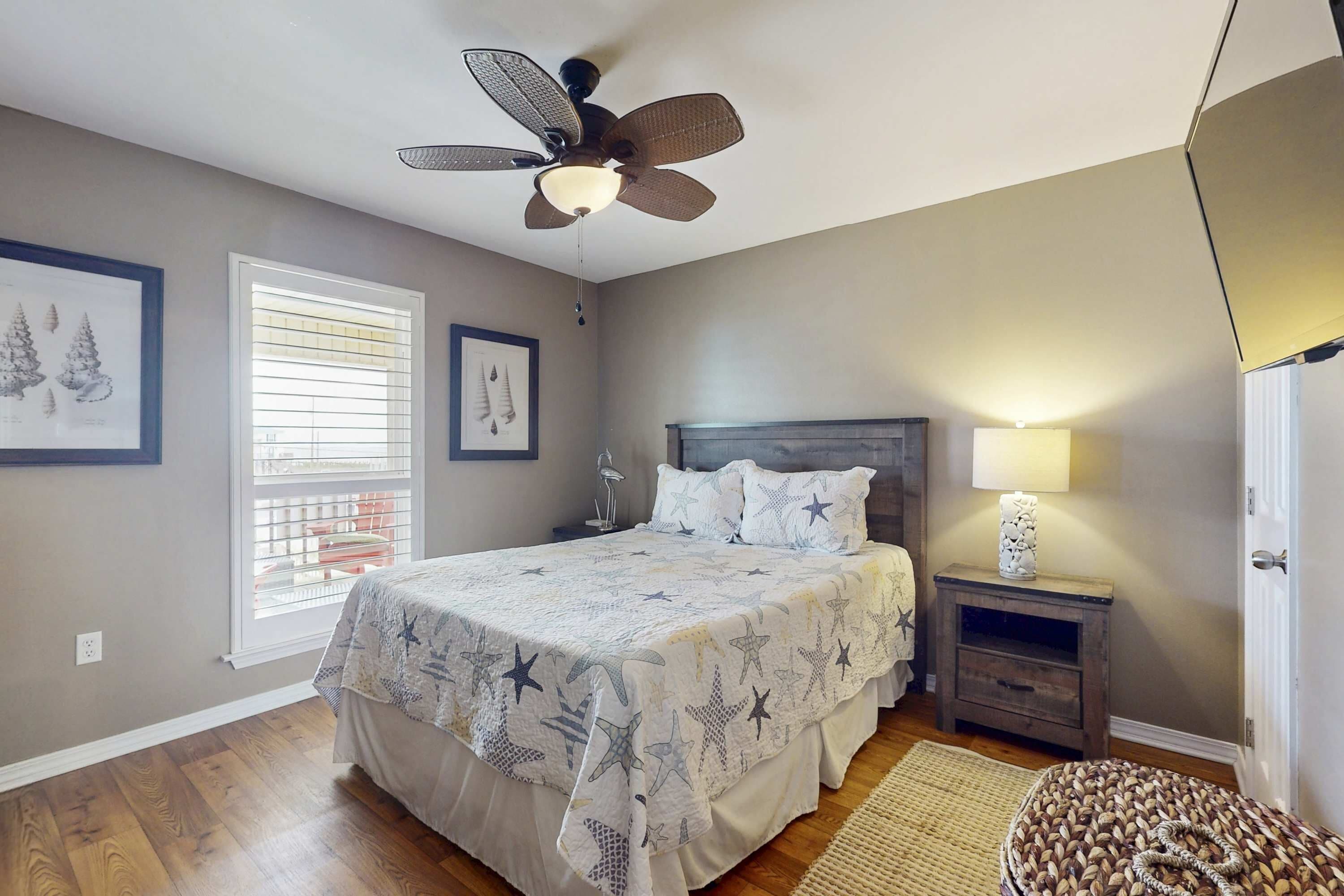 4 bedrooms, iron/ironing board, internet, bed sheets