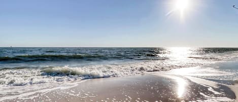 På stranden