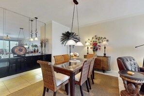 Dining - Bright beachfront condo with 2 Gulf-side pools, tennis courts & fitness room (Orange Beach)