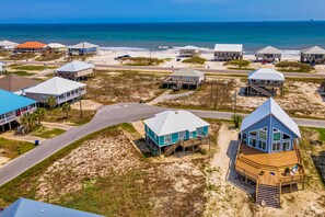 Exterior - Newly remodeled bay view home with high-speed WiFi, central AC, and gas grill (Dauphin Island)