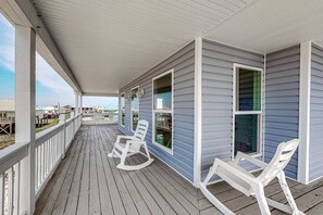 Terrace/patio - Bay Front Home with - Gulf Views, WiFi, & Washer/Dryer - Two Dogs Welcome (Dauphin Island)
