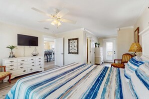 4 bedrooms, WiFi, bed sheets - Bay Front Home with - Gulf Views, WiFi, & Washer/Dryer - Two Dogs Welcome (Dauphin Island)