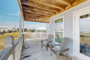 Outdoor dining - Bay Front Home with - Gulf Views, WiFi, & Washer/Dryer - Two Dogs Welcome (Dauphin Island)
