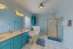 Shower, towels - Spacious Island Gem Near the Beach & Town With Large Deck & Full Kitchen - Dogs OK (Dauphin Island)