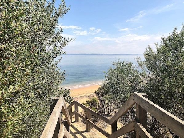 Beach - Beach Shack @ Red Rocks (Cowes)