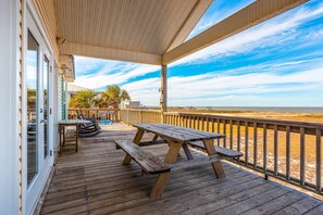 Outdoor dining - Dog-friendly, water view beach house with a full kitchen, furnished deck, private (Dauphin Island)
