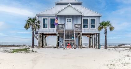 Dog-friendly, waterfront getaway, furnished patio