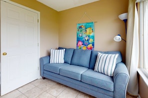 TV - Condo with WiFi, boardwalk to beach, Gulf view, pool, & picnic area (Dauphin Island)