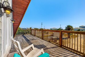 Terrace/patio - Unique beachside A-frame with porches, fantastic views & ocean access (Dauphin Island)