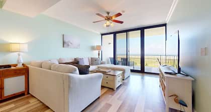 Beachfront condo with pool, private balcony, and laundry