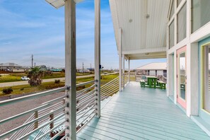 Terrace/patio - Two-story, dog-friendly home with partial ocean views, decks, private washer,dryer (Dauphin Island)