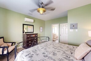 4 bedrooms, iron/ironing board, WiFi, bed sheets - Two-story, dog-friendly home with partial ocean views, decks, private washer,dryer (Dauphin Island)