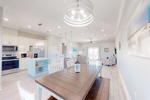 Dining - Dog-friendly home with Gulf views, washer,dryer & central AC (Dauphin Island)