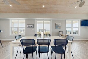 Dining - Stunning home with direct ocean views, private hot tub & grill - dogs welcome (Dauphin Island)