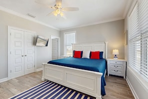 4 bedrooms, iron/ironing board, WiFi, bed sheets - Stunning home with direct ocean views, private hot tub & grill - dogs welcome (Dauphin Island)