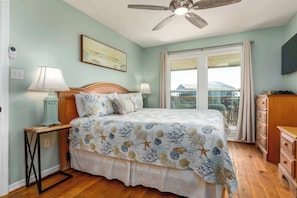3 bedrooms, desk, iron/ironing board, WiFi - Dog-friendly seaside home with WiFi, deck, amazing views, minutes from beach (Dauphin Island)