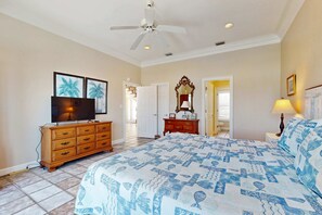 4 bedrooms, Internet, bed sheets - Gulf-front home in a gated community with easy access to the beach & amazing views (Dauphin Island)