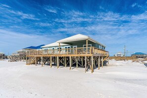 Exterior - Waterfront home with wraparound deck, BBQ, spacious interior, & W/D (Dauphin Island)