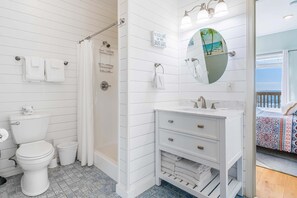 Shower, hair dryer, towels - Waterfront home with wraparound deck, BBQ, spacious interior, & W/D (Dauphin Island)