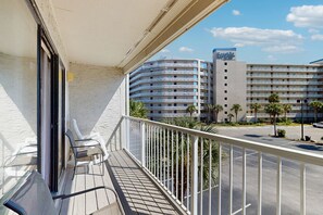 Property grounds - Coastal condo with water views, shared pool, and tennis court (Orange Beach)