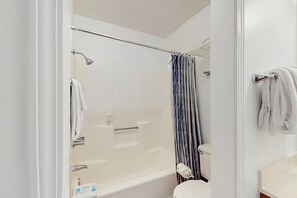 Shower, hair dryer, towels - Coastal condo with water views, shared pool, and tennis court (Orange Beach)
