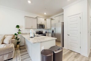 Fridge, microwave, oven, stovetop - Cozy townhome located near The Wharf concert and event venue! (Orange Beach)