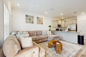 TV, offices - Cozy townhome located near The Wharf concert and event venue! (Orange Beach)