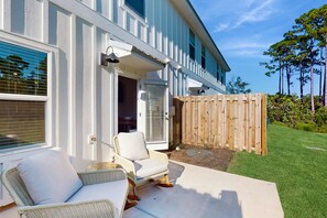 Terrace/patio - Cozy townhome located near The Wharf concert and event venue! (Orange Beach)