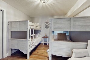 3 bedrooms, iron/ironing board, travel cot, WiFi - Beautiful beachfront condo with hot tub, pool, sauna, tennis, gym, & balcony (Orange Beach)
