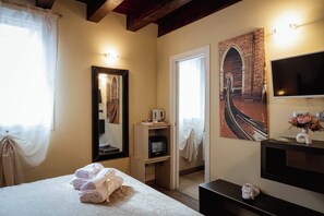 Classic Double Room, City View - Piccola Venezia Room (Chioggia)