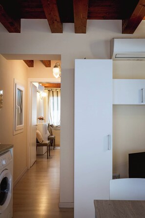 Comfort Apartment | Interior - Piccola Venezia Room (Chioggia)