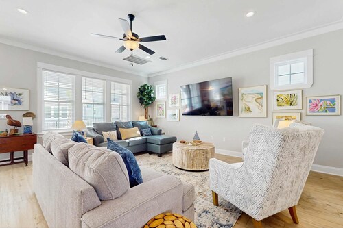 Gorgeous coastal home with plenty of space and easy beach access
