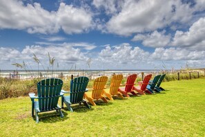 Property grounds - 6th-floor beachfront condo w/balcony, indoor and outdoor pools, tennis, BBQ area (Orange Beach)