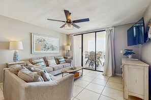 TV, DVD player, offices - 6th-floor beachfront condo w/balcony, indoor and outdoor pools, tennis, BBQ area (Orange Beach)