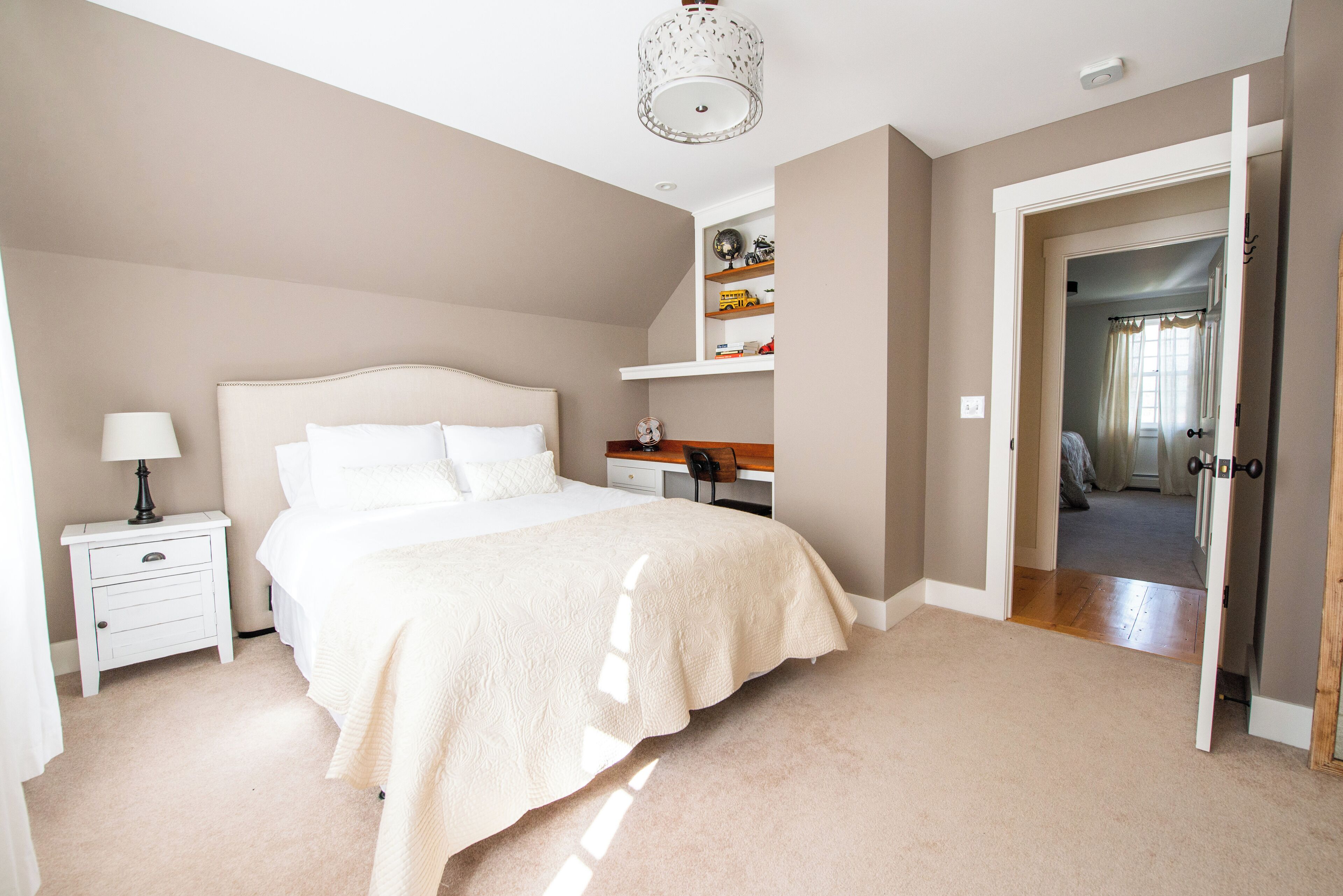 3 bedrooms, iron/ironing board, internet, bed sheets