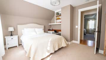 3 bedrooms, iron/ironing board, internet, bed sheets