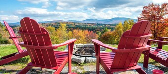 3-bedroom house in Stowe with stunning panoramic views and ~11 acres to explore.