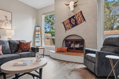 Peaceful Sandia Mountain Retreat -- Clean, Comfortable & a Step Above the Rest